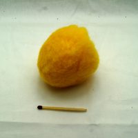 Pom pom d.6 cm gul 1.stk - Image 2